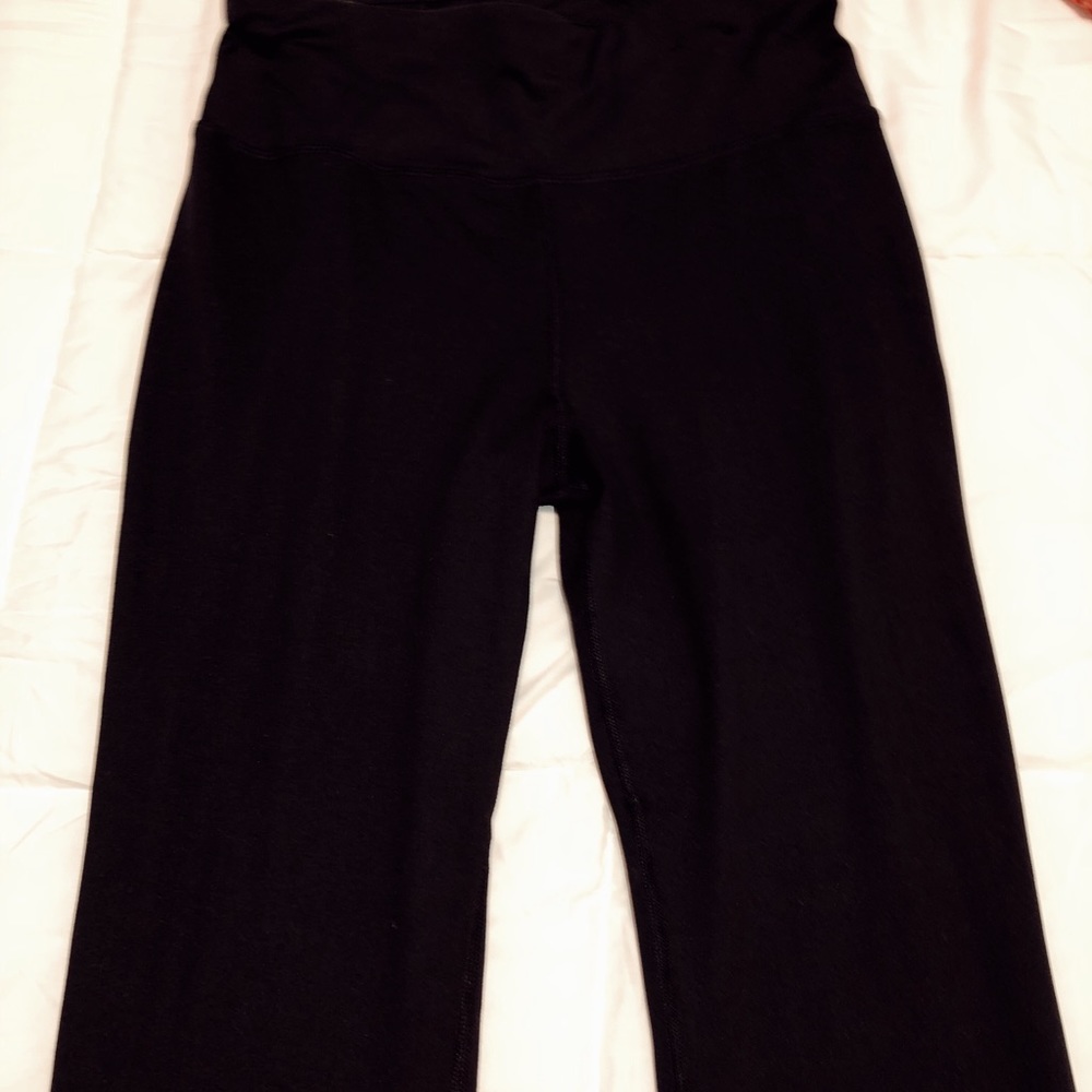Black yoga pants